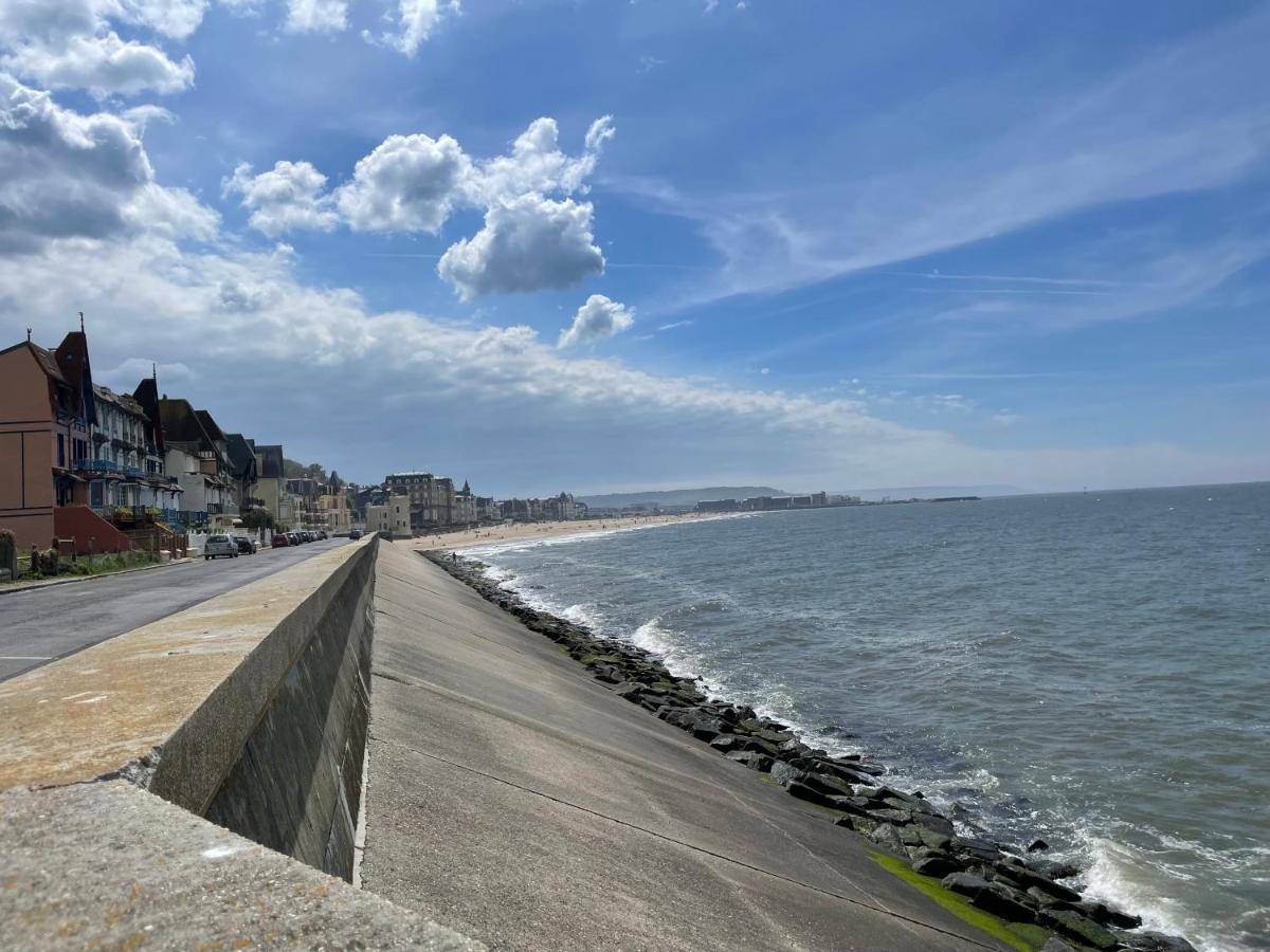 Appartement Face Mer Avec Terrasse Et Parking Trouville-sur-Mer Eksteriør billede